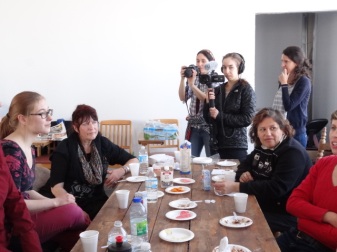 Les femmes témoignents de leur expérience dans le processus et l'action du 8 mars 2015